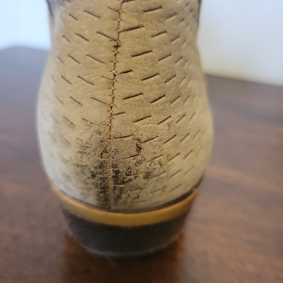 Lucky Brand 'Loria' Tan Suede Pointed Toe Stacked Heel Ankle Boots 8.5 - Picture 6 of 10